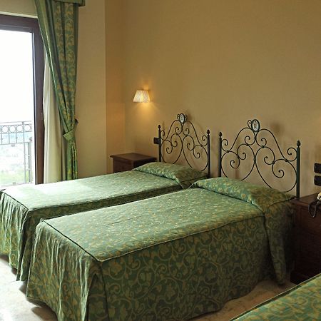 Hotel Primavera Dell'Etna Zafferana Etnea Exteriör bild