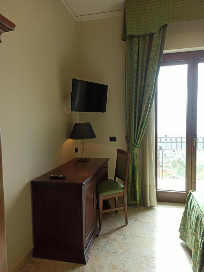 Hotel Primavera Dell'Etna Zafferana Etnea Exteriör bild