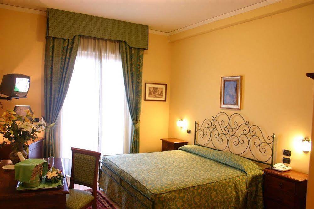 Hotel Primavera Dell'Etna Zafferana Etnea Exteriör bild
