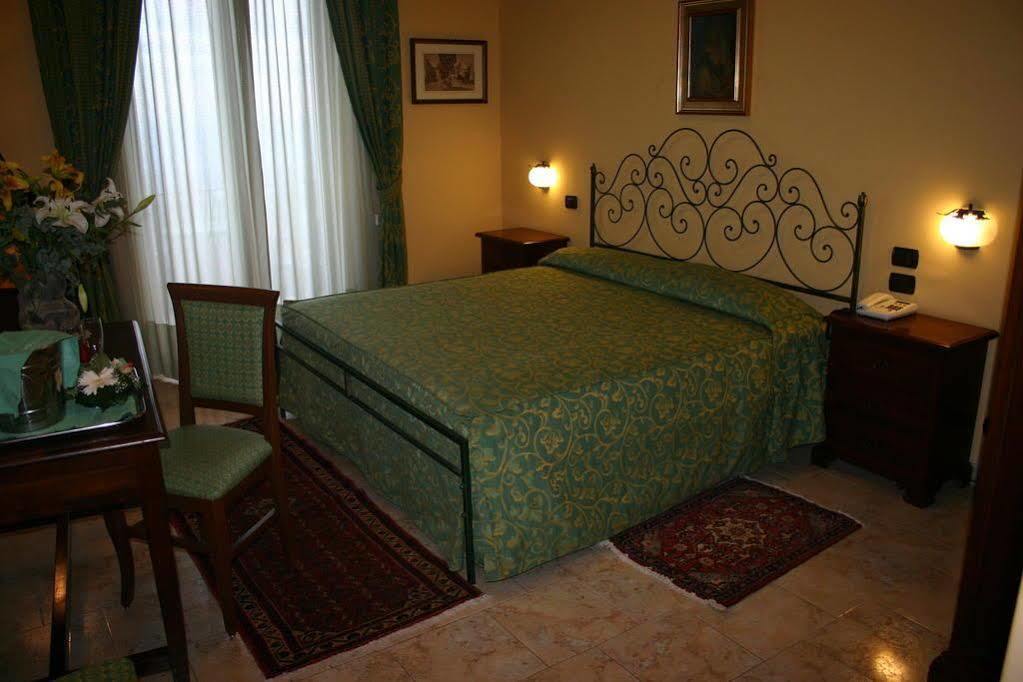 Hotel Primavera Dell'Etna Zafferana Etnea Exteriör bild